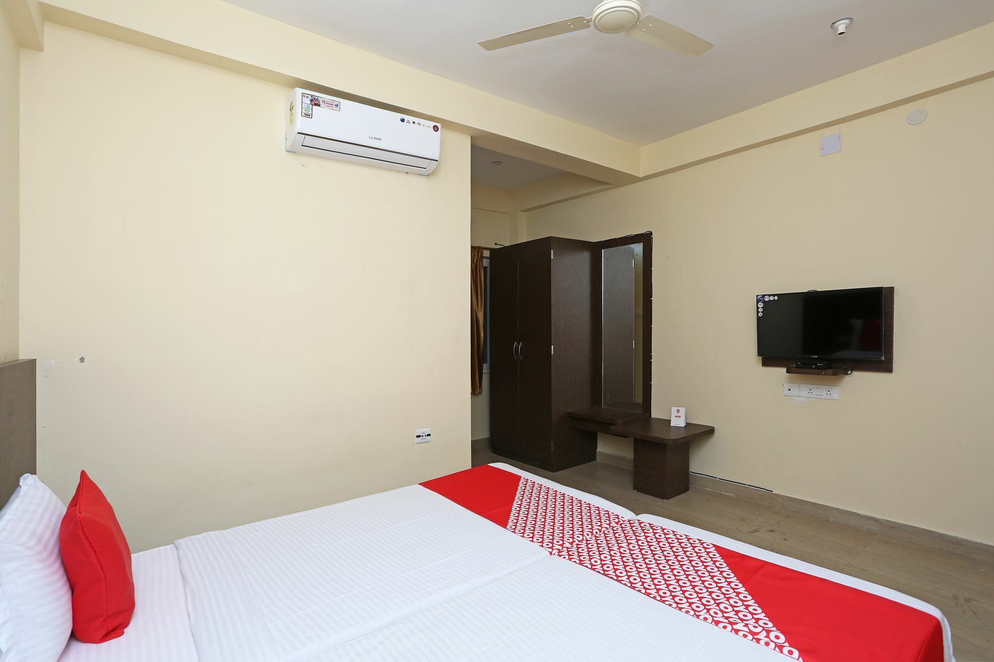 Oyo 11343 Hotel Sai International Bhubaneswar Dış mekan fotoğraf