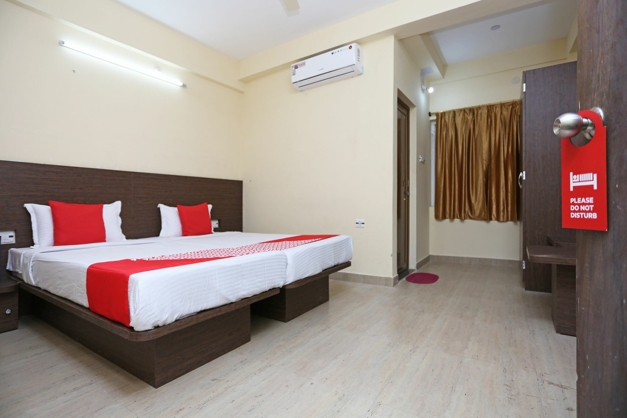 Oyo 11343 Hotel Sai International Bhubaneswar Dış mekan fotoğraf